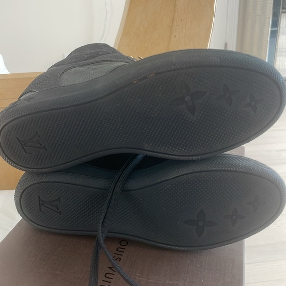 Louis vuitton authentic black suede wedge sneaker 37 approx. 21/2 lift wedge - Picture 5 of 7